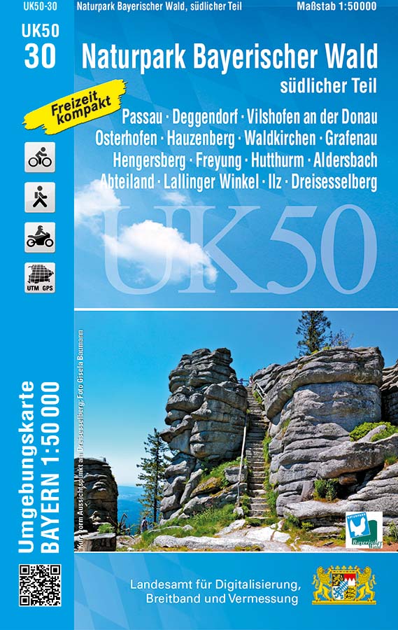 Blaue Vorderseite der Umgebungskarte UK50-30 mit Foto des Dreisesselbergs